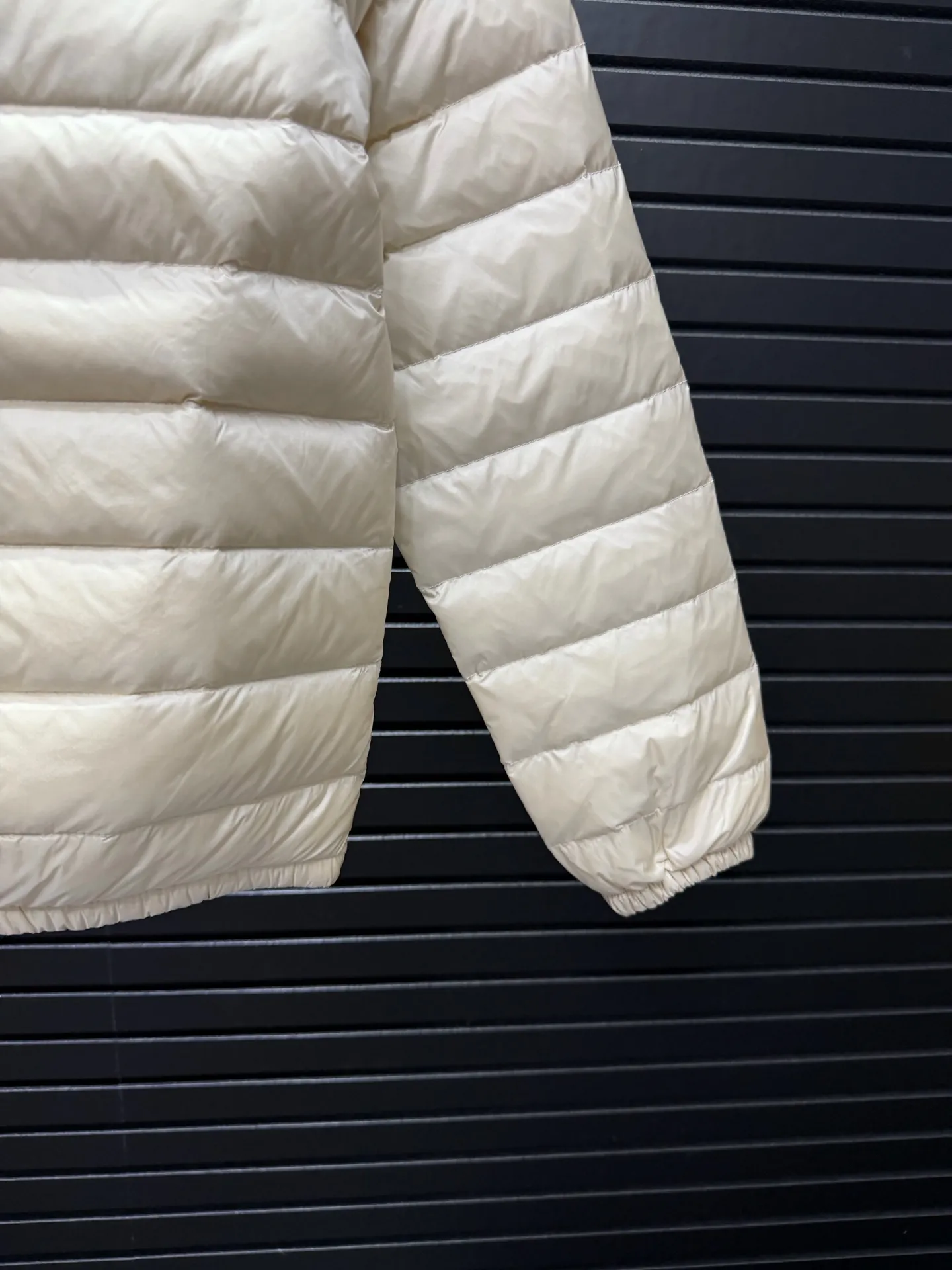 Moncler Same Style Lans Same Style ， 。 ， ; ， ， ， ：Black Khaki Beige Light Blue Light Pink White Size：1234